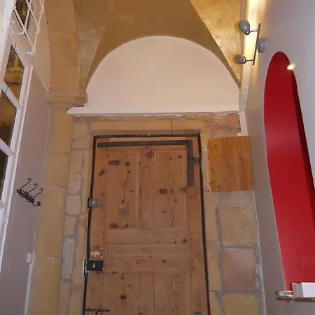 La Saint Jean Apartment *