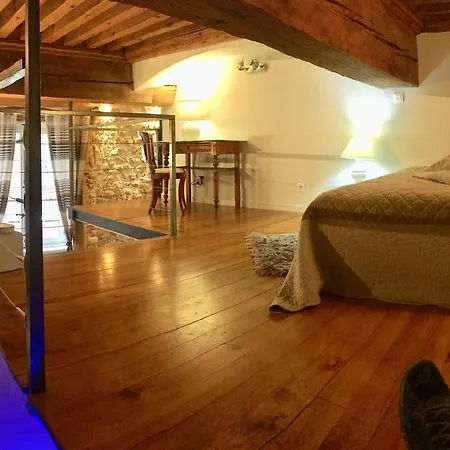 La Saint Jean Apartment *